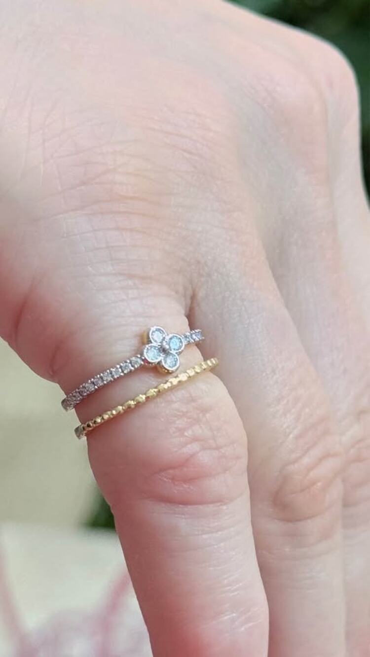 Cloverleaf stackable gold plated adjustable ring. Size 7 and adjustable